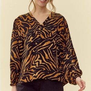 TIGER PRINT TOP NWT